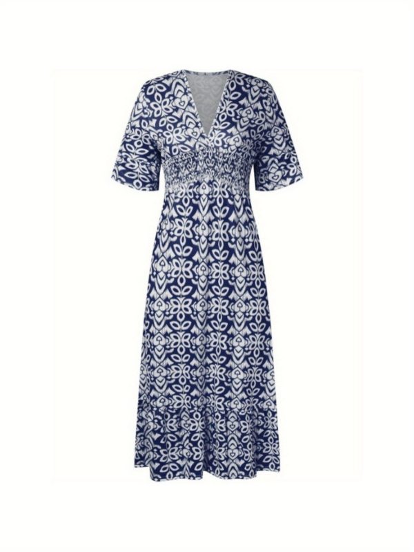 Blue Bohemian casual print V-neck pleated waist long dress, V-neck, high waist, loose design, this dress is comfortable and slim fit, suitable for strolling on the beach or enjoying leisure gatherings